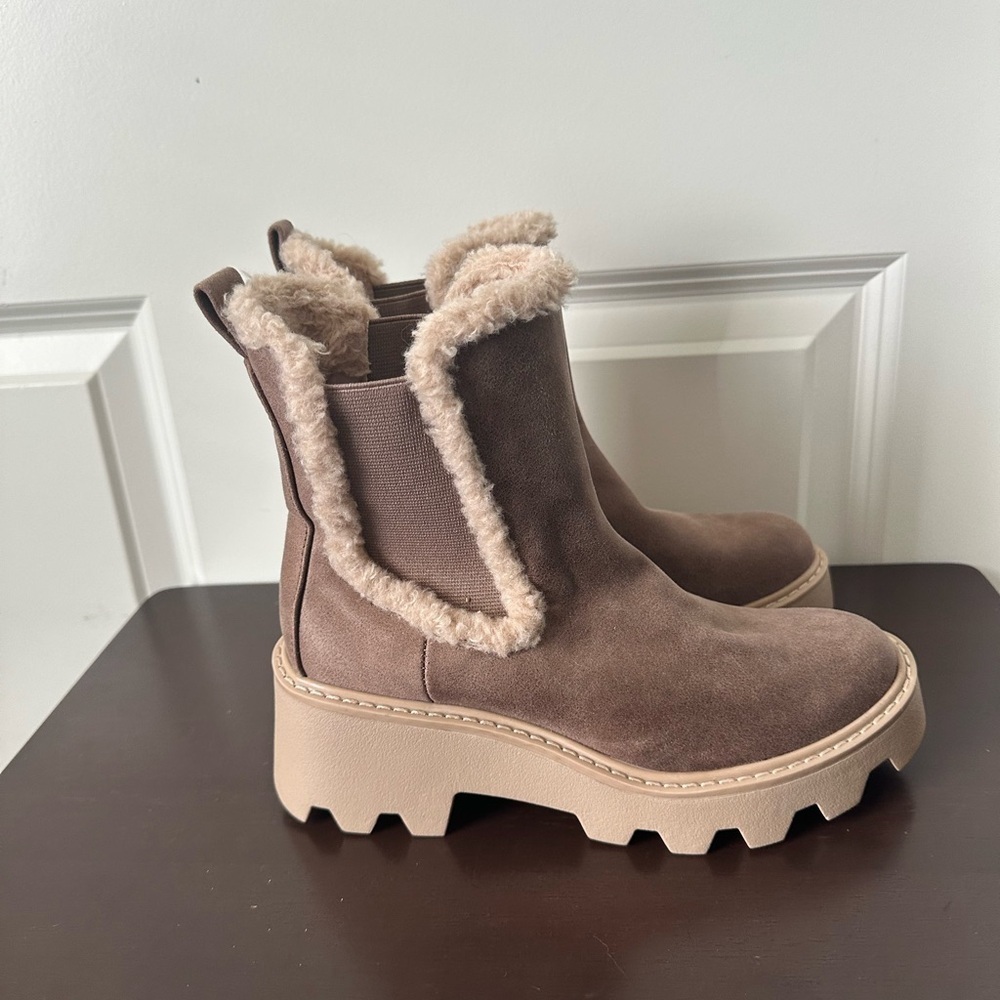 DV Dolce Vita Women's Vandi Cozy Lug-Sole Platform Booties Size 6.5